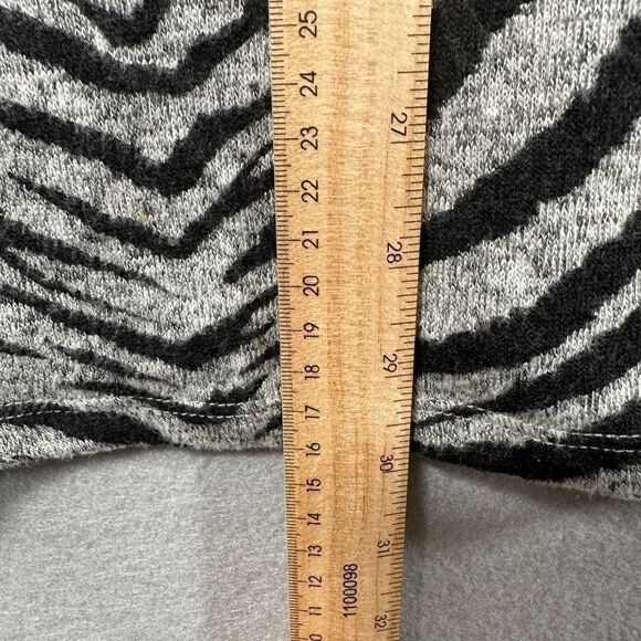 Torrid Super Soft Plush Zebra Print Black Grey Pullover Sweater 3/4 Sleeve Sz 2 - Picture 8 of 11